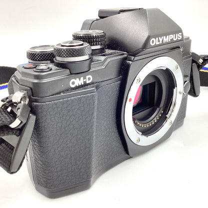 【全額返金保証】【最速発送】OLYMPUS デジタル一眼 OM-D E-M10 Mark II ボディ ブラック 美品 動作確認済