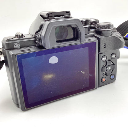 【全額返金保証】【最速発送】OLYMPUS デジタル一眼 OM-D E-M10 Mark II ボディ ブラック 美品 動作確認済