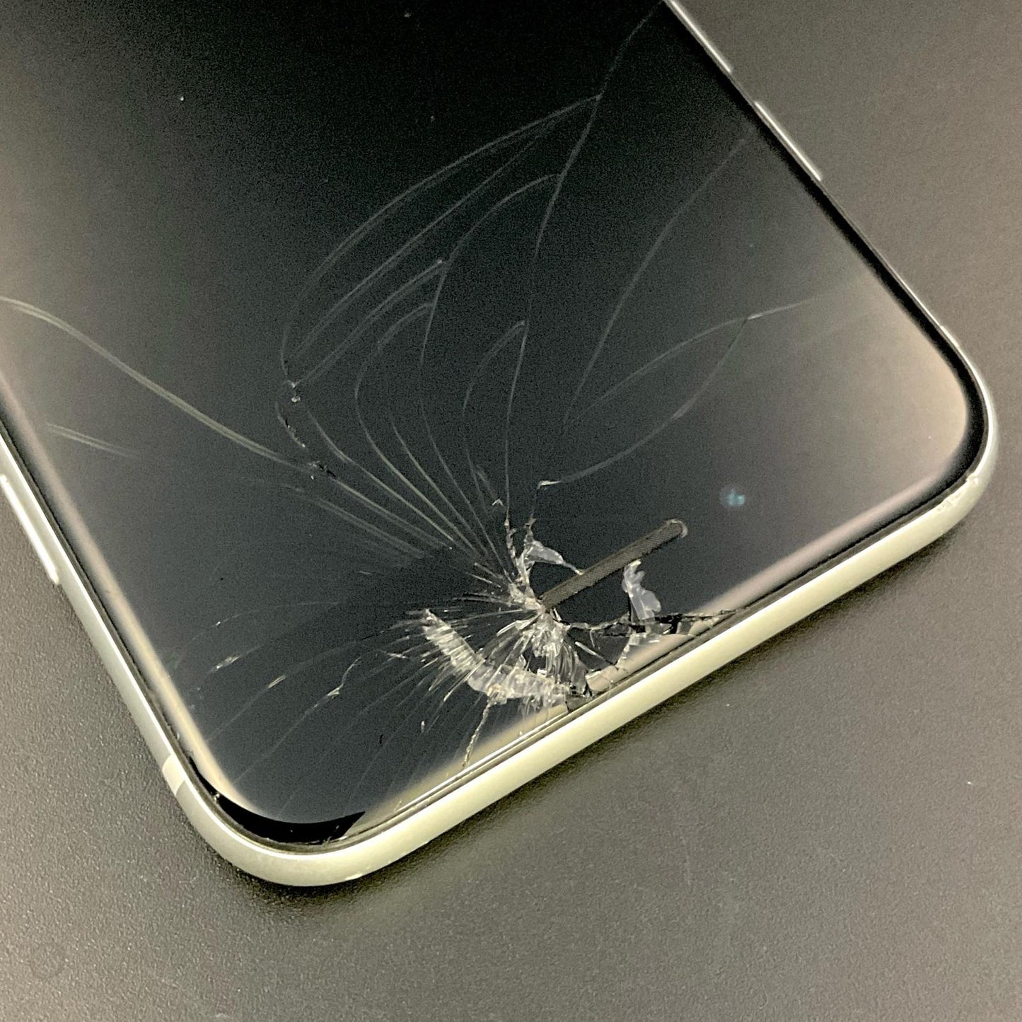 【最速発送】Apple iPhone iPhone SE（第2世代） 64GB ホワイト Softbank 白ロム【難有】 74%