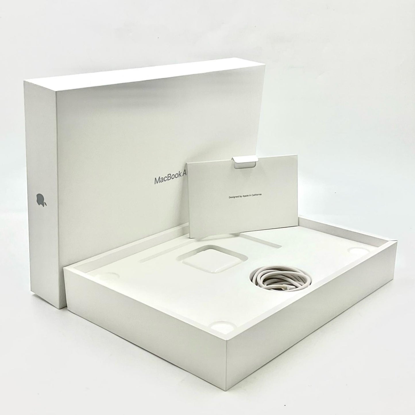 【全額返金保証】【最速発送】Apple MacBook Air 13インチ 2022 Apple M2 16GB SSD 512GB スターライト 95% 動作確認済