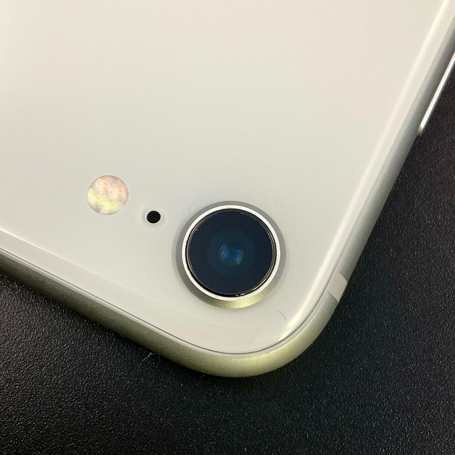 【全額返金保証】【最速発送】Apple iPhone iPhone 8 64GB シルバー docomo 白ロム 動作確認済 86%