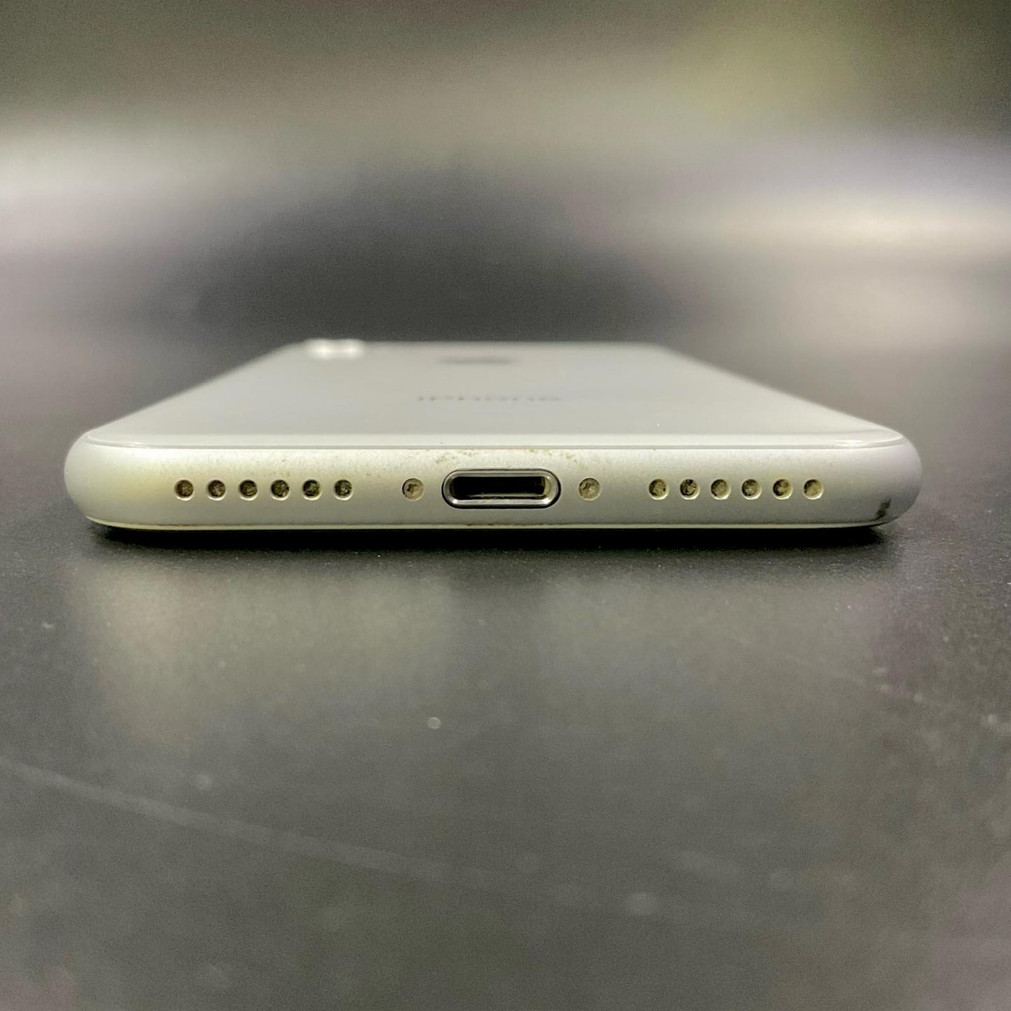 【全額返金保証】【最速発送】Apple iPhone iPhone 8 64GB シルバー docomo 白ロム 動作確認済 86%