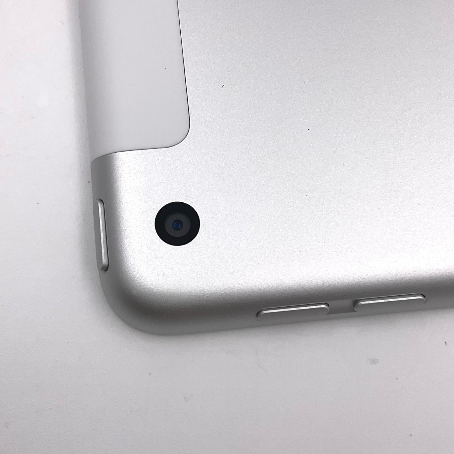 【全額返金保証】【最速発送】Apple iPad iPad 10.2インチ 第9世代 64GB シルバー WiFi+Cellular Softbank 白ロム 美品 動作確認済