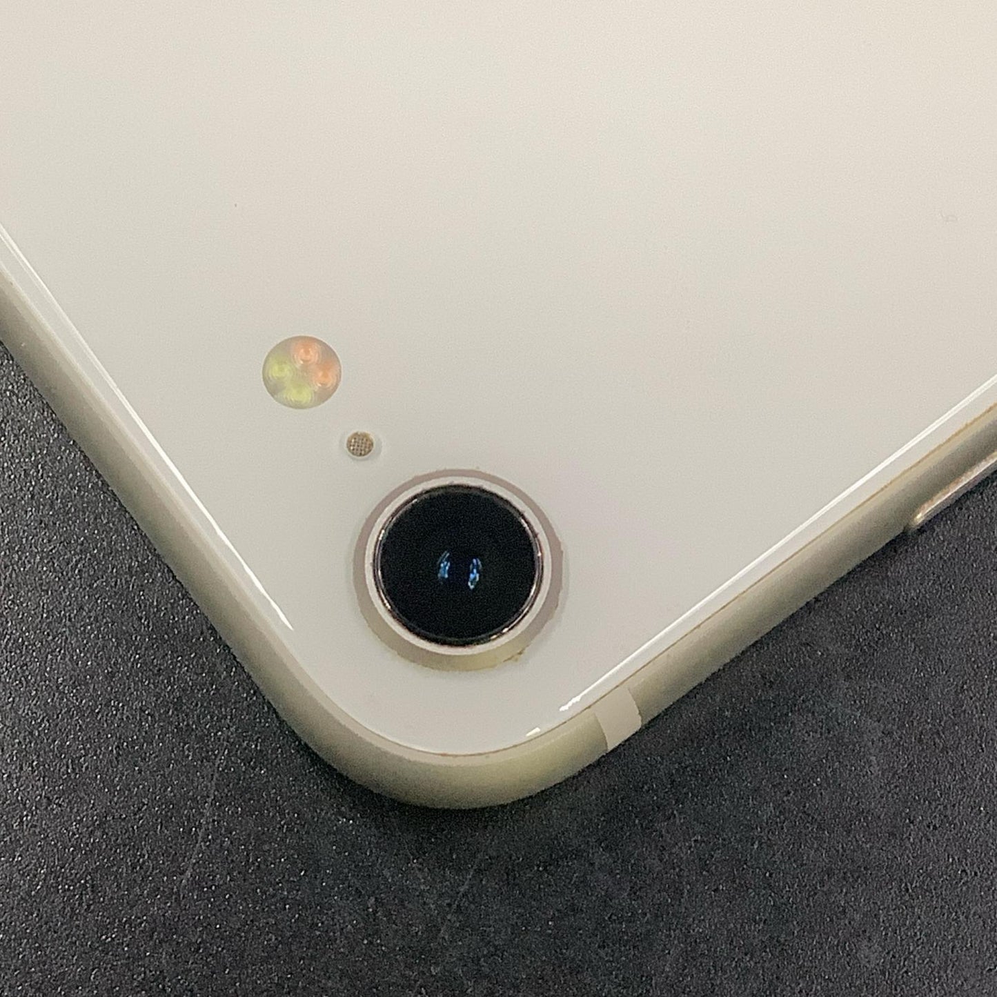 【全額返金保証】【最速発送】Apple iPhone iPhone SE（第3世代） 128GB スターライト au 白ロム 動作確認済 80%