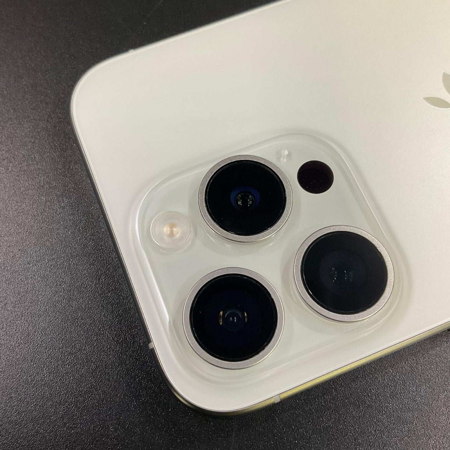 【全額返金保証】【最速発送】Apple iPhone iPhone 15 Pro 128GB ホワイトチタニウム SIMフリー 白ロム 美品 動作確認済 88%