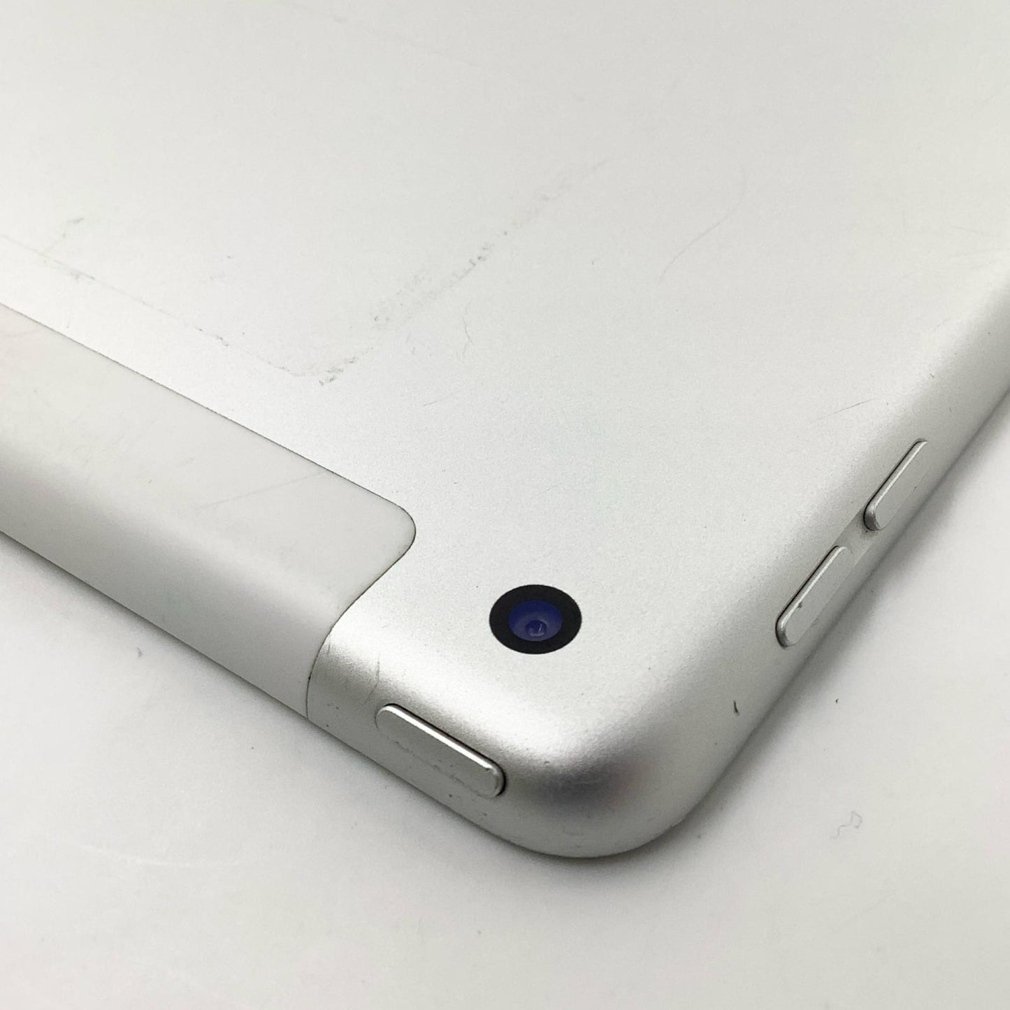 【全額返金保証】【最速発送】Apple iPad iPad 第7世代 32GB シルバー WiFi+Cellular au 白ロム 動作確認済