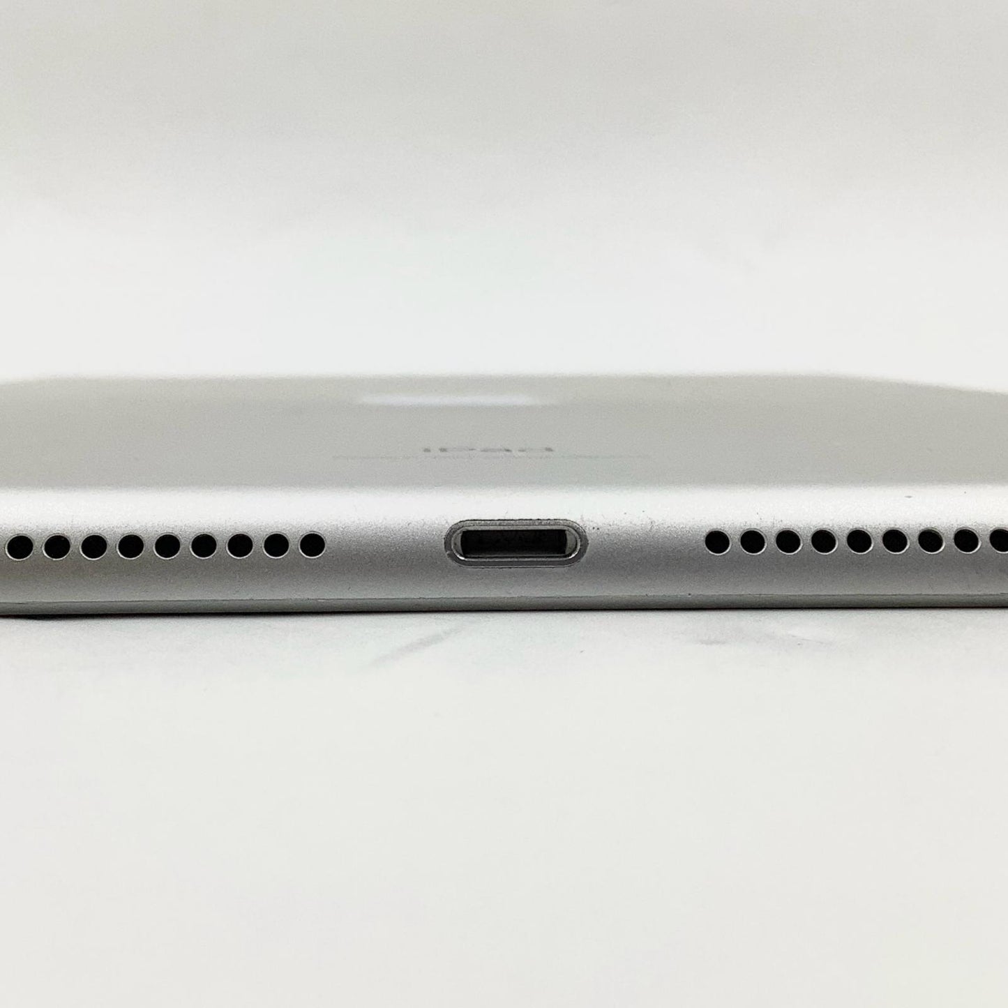 【全額返金保証】【最速発送】Apple iPad iPad 第7世代 32GB シルバー WiFi+Cellular au 白ロム 動作確認済