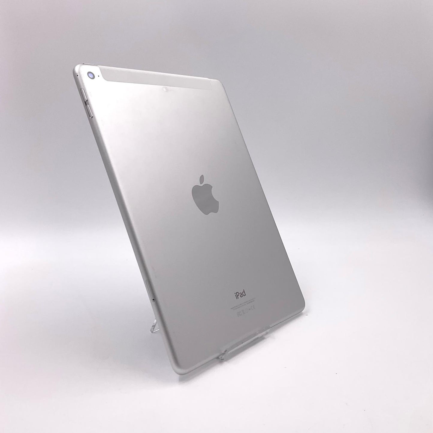 【全額返金保証】【最速発送】Apple iPad Air 9.7インチ 第2世代 32GB シルバー WiFi+Cellular docomo 白ロム 動作確認済