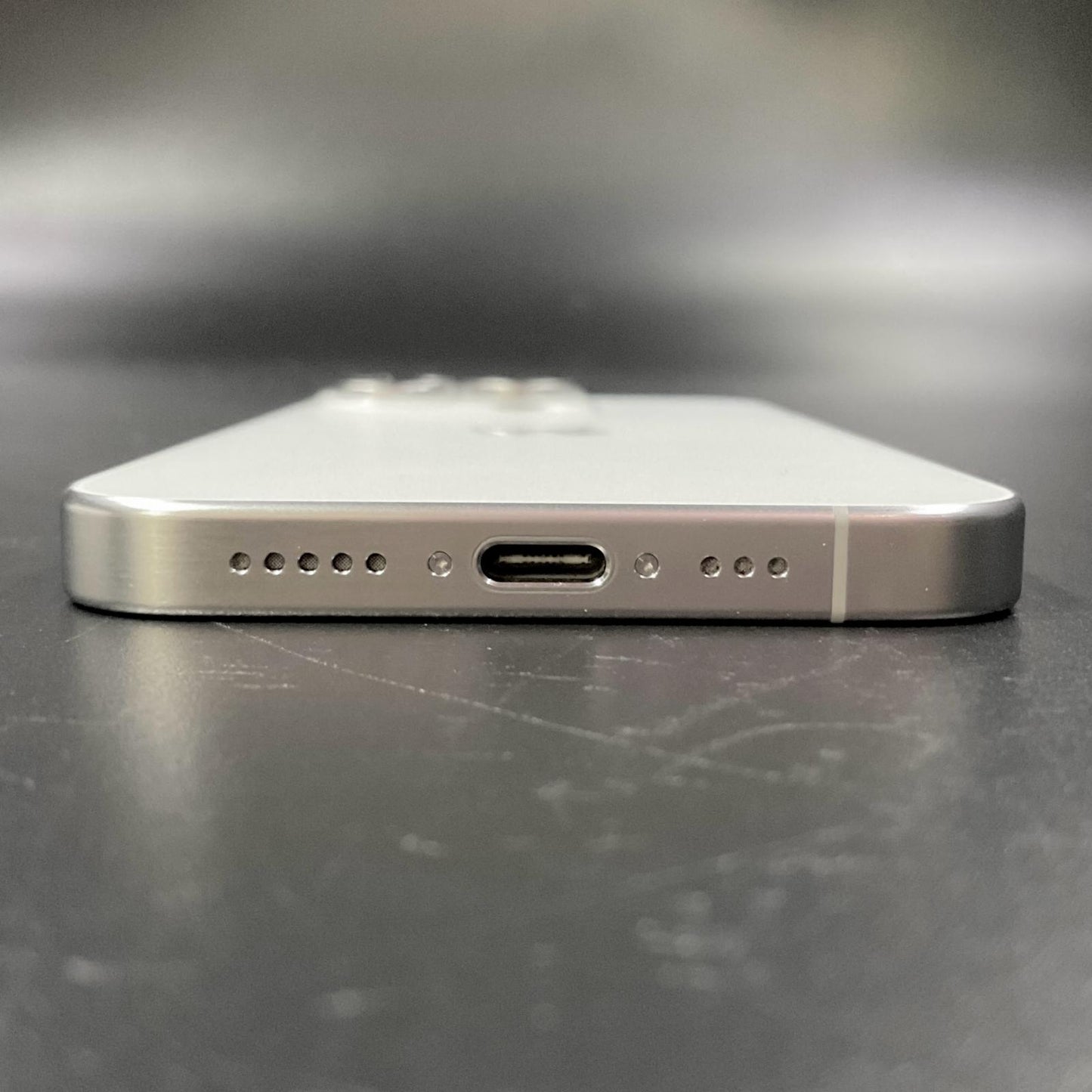 【全額返金保証】【最速発送】Apple iPhone iPhone 15 Pro 256GB ホワイトチタニウム docomo 白ロム 動作確認済 86%