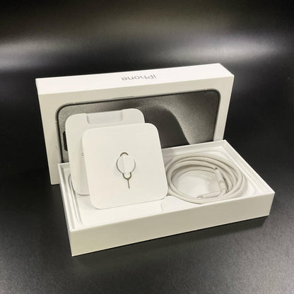 【全額返金保証】【最速発送】Apple iPhone iPhone 15 Pro 256GB ホワイトチタニウム docomo 白ロム 動作確認済 86%