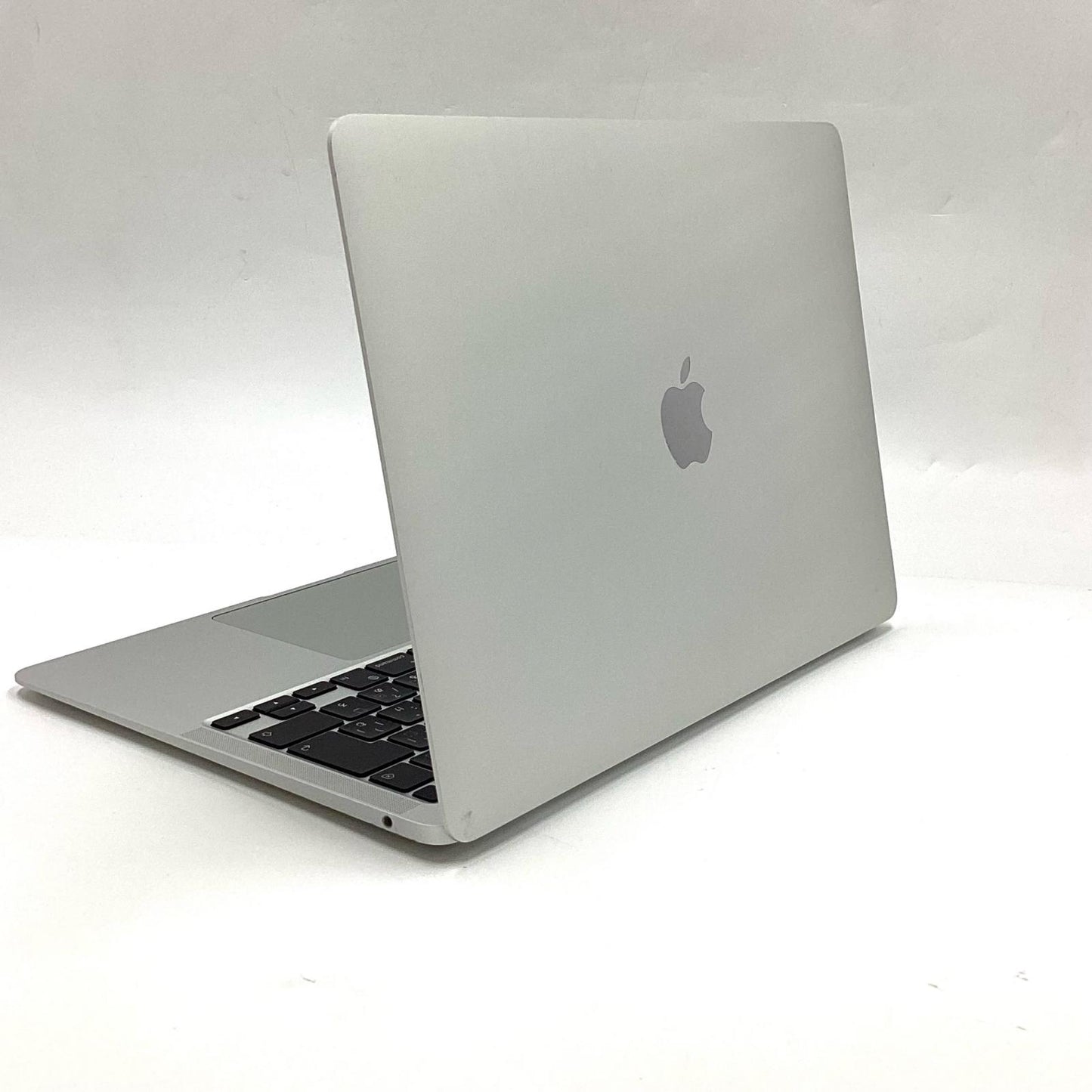 【全額返金保証】【最速発送】Apple MacBook Air 13.3インチ 2020 Apple M1 8GB SSD 256GB シルバー 87% 動作確認済