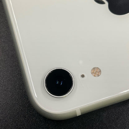 【全額返金保証】【最速発送】Apple iPhone iPhone XR 64GB ホワイト docomo 白ロム 動作確認済 79%