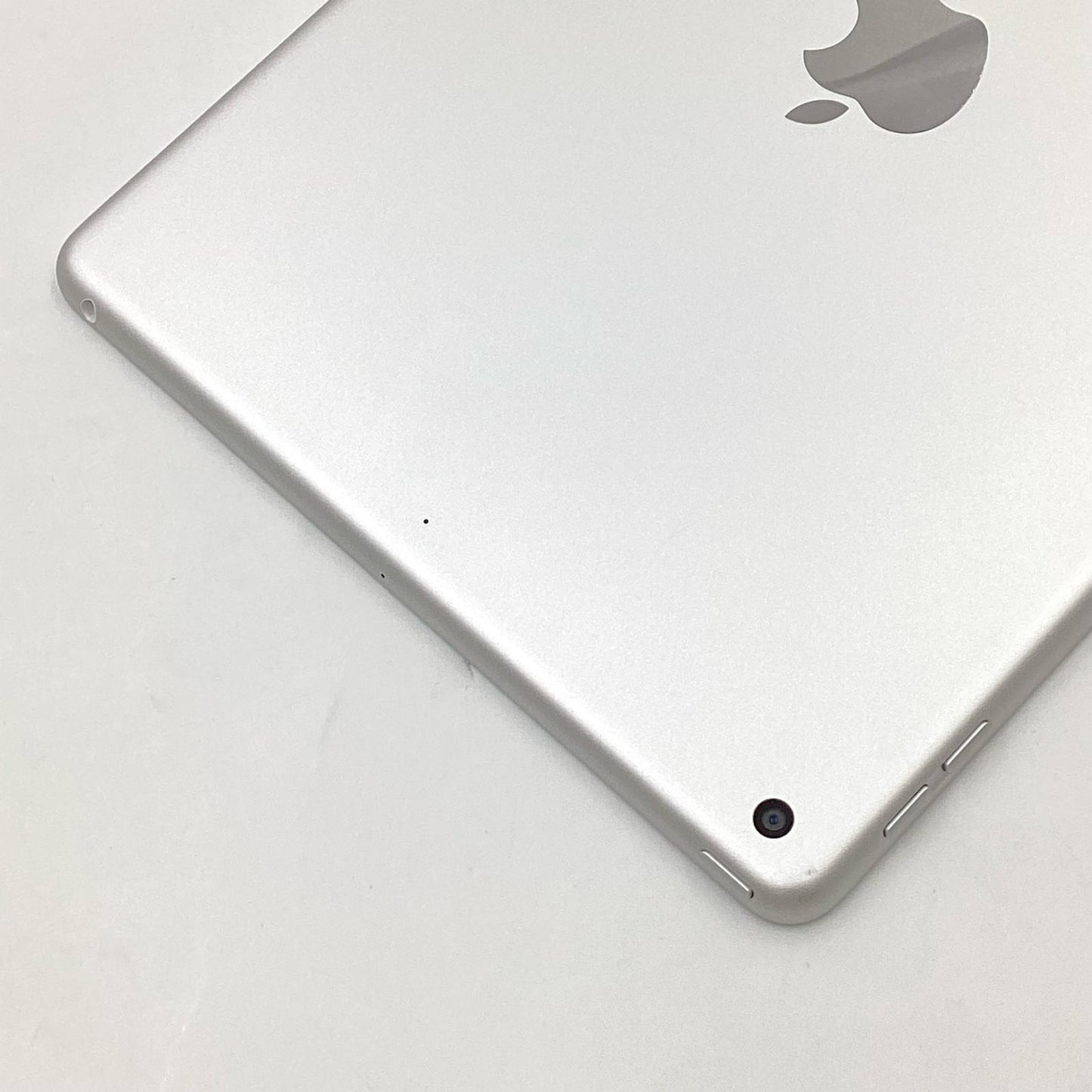 【全額返金保証】【最速発送】Apple iPad iPad 10.2インチ 第9世代 64GB シルバー Wi-Fi 超美品 動作確認済