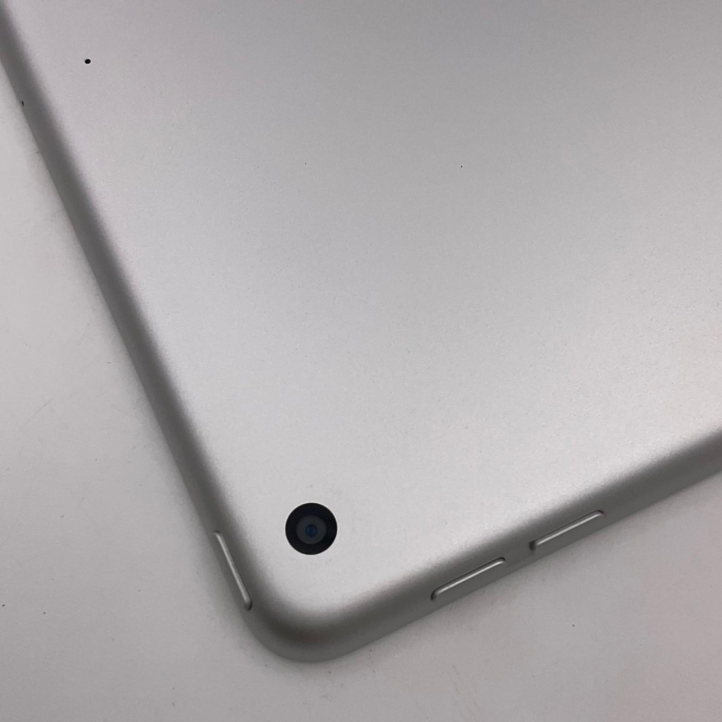 【全額返金保証】【最速発送】Apple iPad iPad 10.2インチ 第9世代 64GB シルバー Wi-Fi 超美品 動作確認済