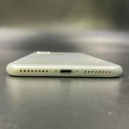 【最速発送】Apple iPhone iPhone 8 Plus 64GB シルバー docomo 白ロム【難有】 78%