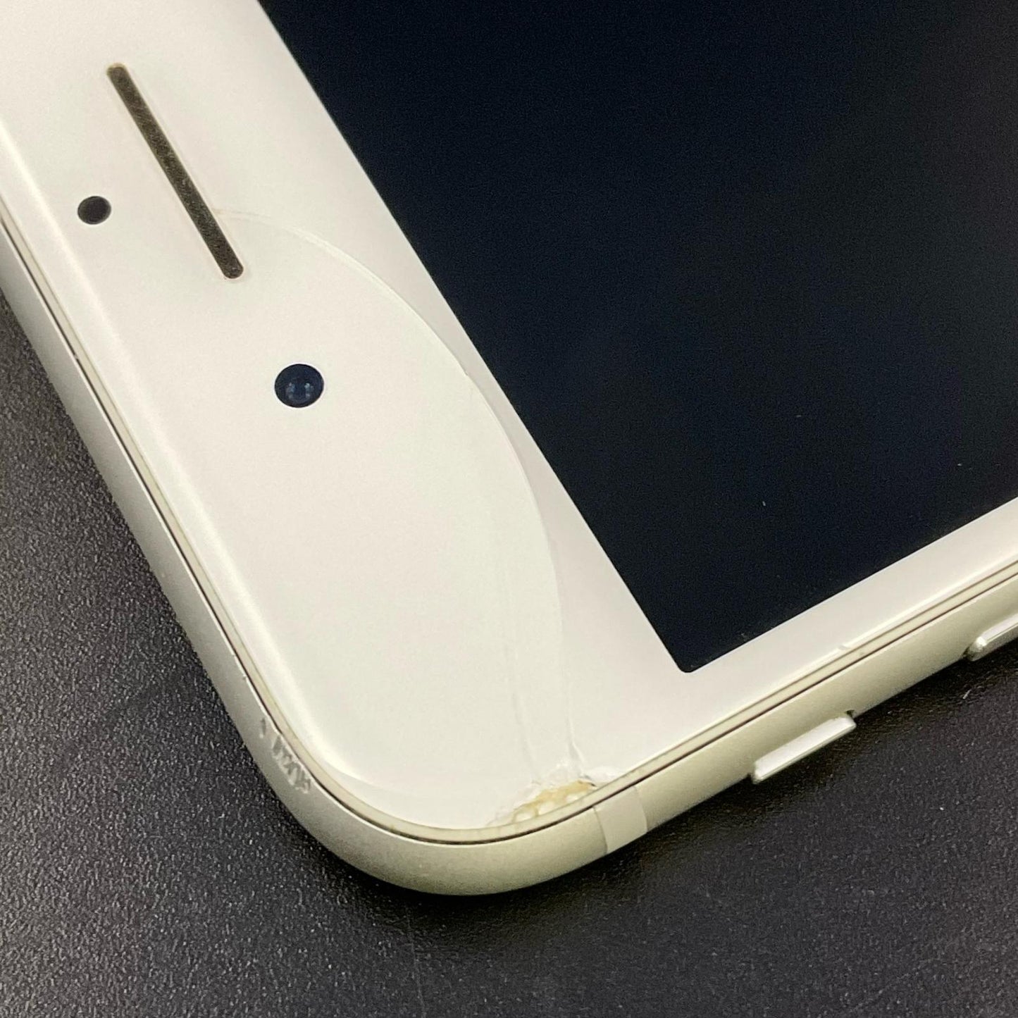 【最速発送】Apple iPhone iPhone 8 Plus 64GB シルバー docomo 白ロム【難有】 78%