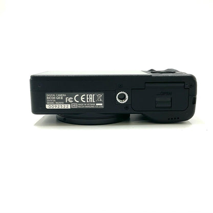 【全額返金保証】【最速発送】RICOH コンパクトデジタルカメラ RICOH GR III 超美品 動作確認済