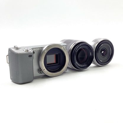 【全額返金保証】【最速発送】Sony デジタル一眼 α NEX-5D ダブルレンズキット [シルバー] シルバー 美品 動作確認済
