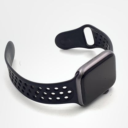 【最速発送】Apple Watch Nike ＋ Series 4 アルミニウム 44mm GPS 67%【難有】