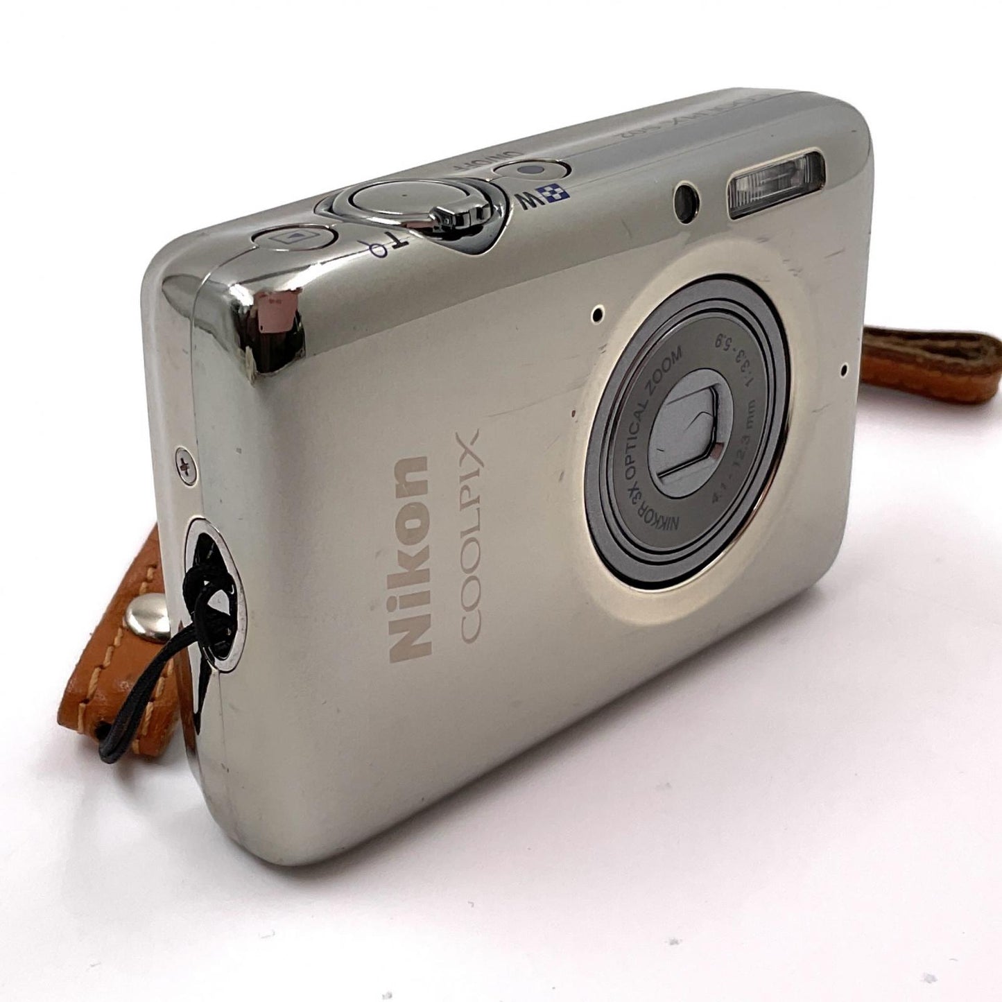 【全額返金保証】【最速発送】Nikon コンパクトデジタルカメラ COOLPIX S02　シルバー 動作確認済
