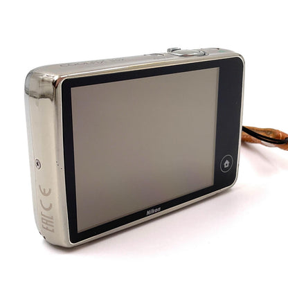 【全額返金保証】【最速発送】Nikon コンパクトデジタルカメラ COOLPIX S02　シルバー 動作確認済