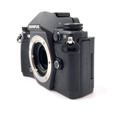 【全額返金保証】【最速発送】OLYMPUS デジタル一眼 OLYMPUS OM-D E-M5 Mark II ボディ ブラック 美品 動作確認済