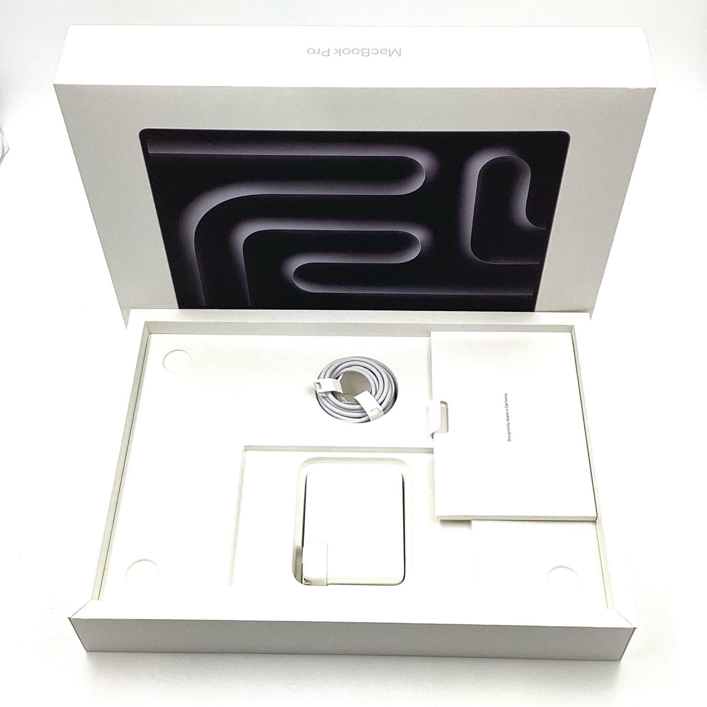 【全額返金保証】【最速発送】Apple MacBook Pro 16インチ 2024 Apple M4 Pro 24GB SSD 512GB シルバー 100% 超美品 動作確認済