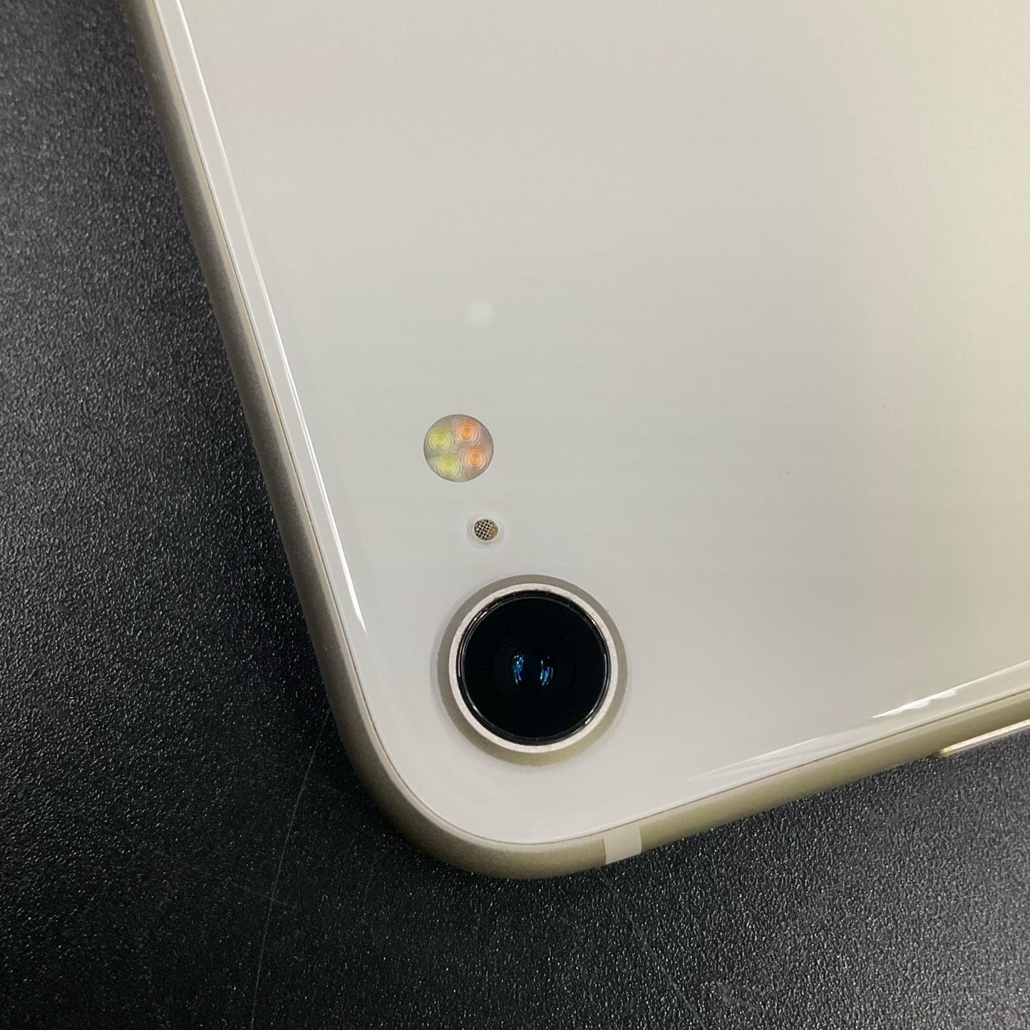 【最速発送】Apple iPhone iPhone SE（第3世代） 64GB スターライト au SIMフリー 白ロム【難有】 84%