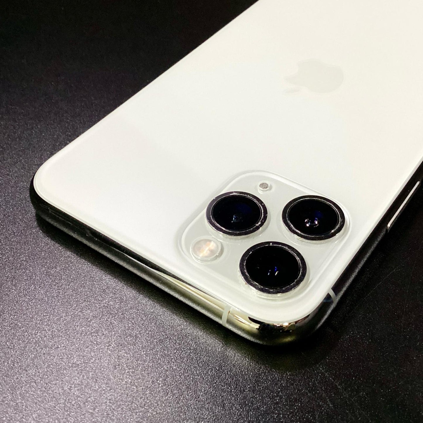 【全額返金保証】【最速発送】Apple iPhone iPhone 11 Pro 256GB シルバー Softbank 白ロム 動作確認済 94%