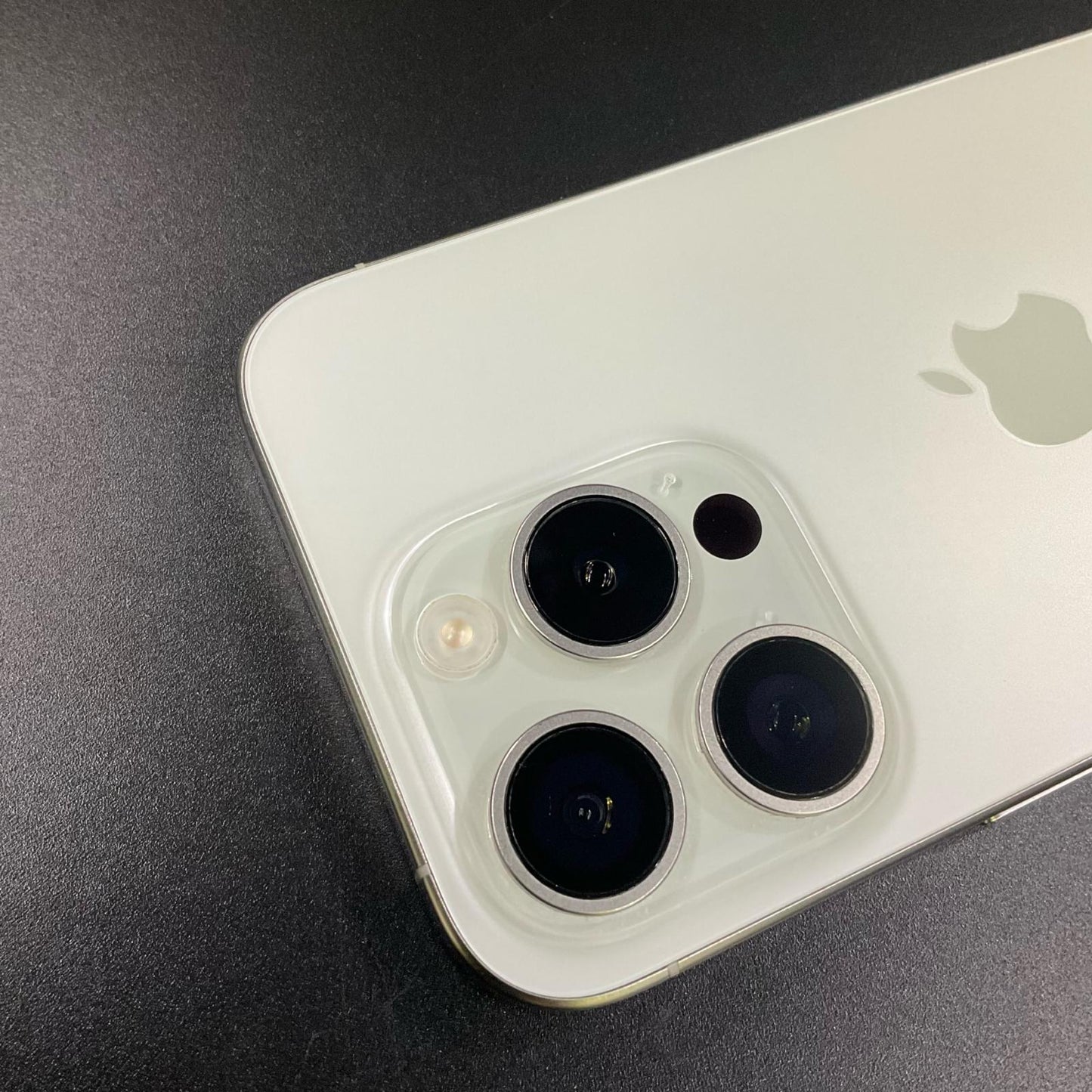 【全額返金保証】【最速発送】Apple iPhone iPhone 15 Pro 128GB ホワイト SIMフリー 白ロム 美品 動作確認済 87%