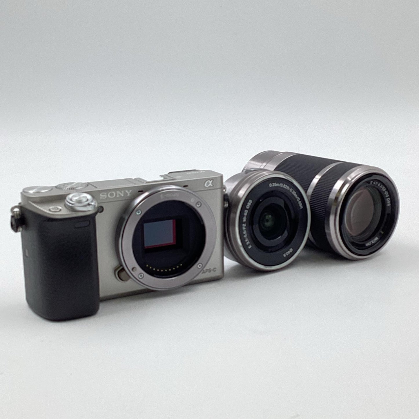 【全額返金保証】【最速発送】Sony デジタル一眼 α6000 ILCE-6000Y ダブルズームレンズキット [シルバー] 美品 動作確認済
