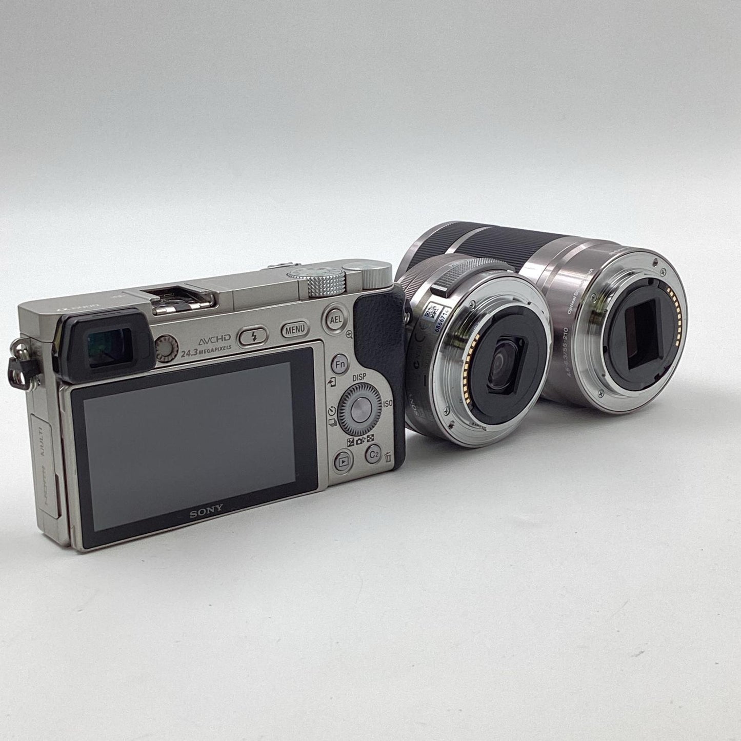 【全額返金保証】【最速発送】Sony デジタル一眼 α6000 ILCE-6000Y ダブルズームレンズキット [シルバー] 美品 動作確認済