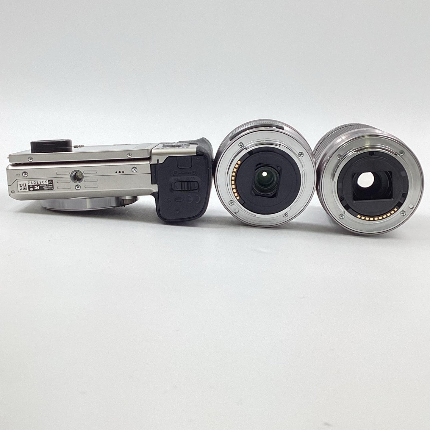 【全額返金保証】【最速発送】Sony デジタル一眼 α6000 ILCE-6000Y ダブルズームレンズキット [シルバー] 美品 動作確認済