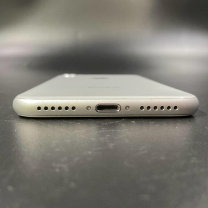【全額返金保証】【最速発送】Apple iPhone iPhone 8 64GB シルバー au SIMフリー 白ロム 動作確認済 94%