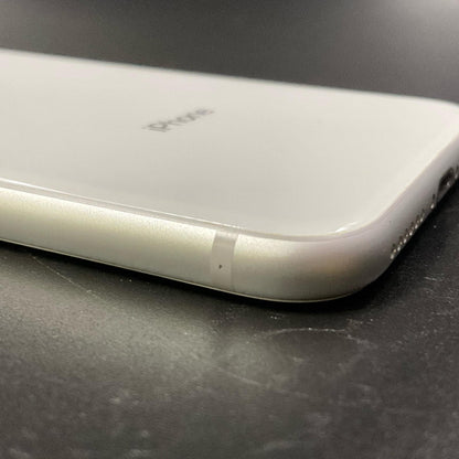 【全額返金保証】【最速発送】Apple iPhone iPhone 8 64GB シルバー au SIMフリー 白ロム 動作確認済 94%