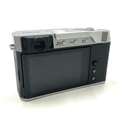 【全額返金保証】【最速発送】FUJIFILM デジタル一眼 FUJIFILM X-E4 ボディ シルバー 動作確認済