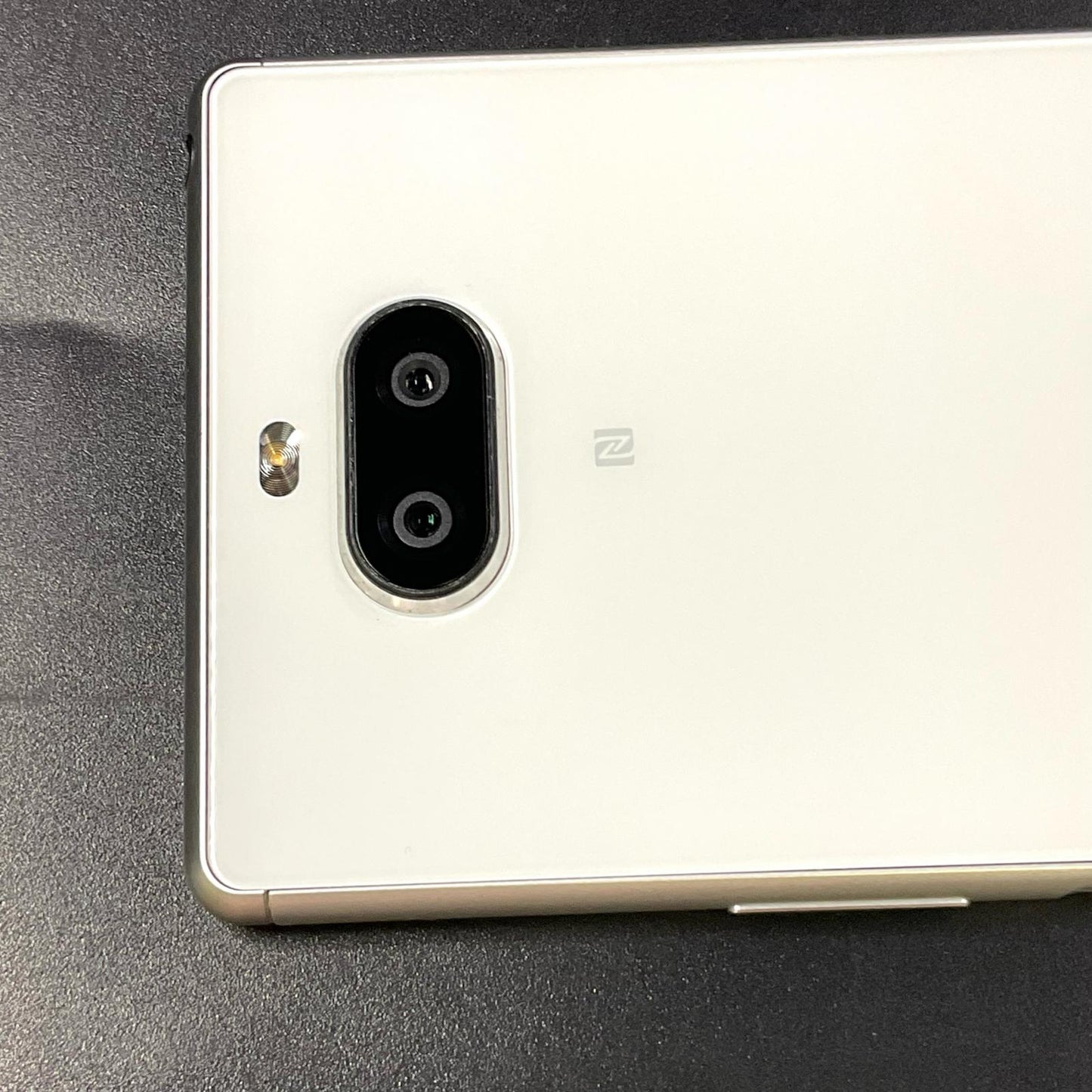 【全額返金保証】【最速発送】Sony Xperia 8 64GB ホワイト Softbank 902SO 白ロム 動作確認済