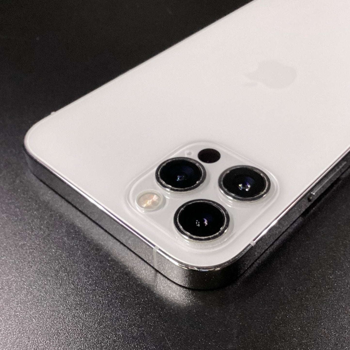 【全額返金保証】【最速発送】Apple iPhone iPhone 12 Pro 256GB シルバー SIMフリー 白ロム 動作確認済 76%