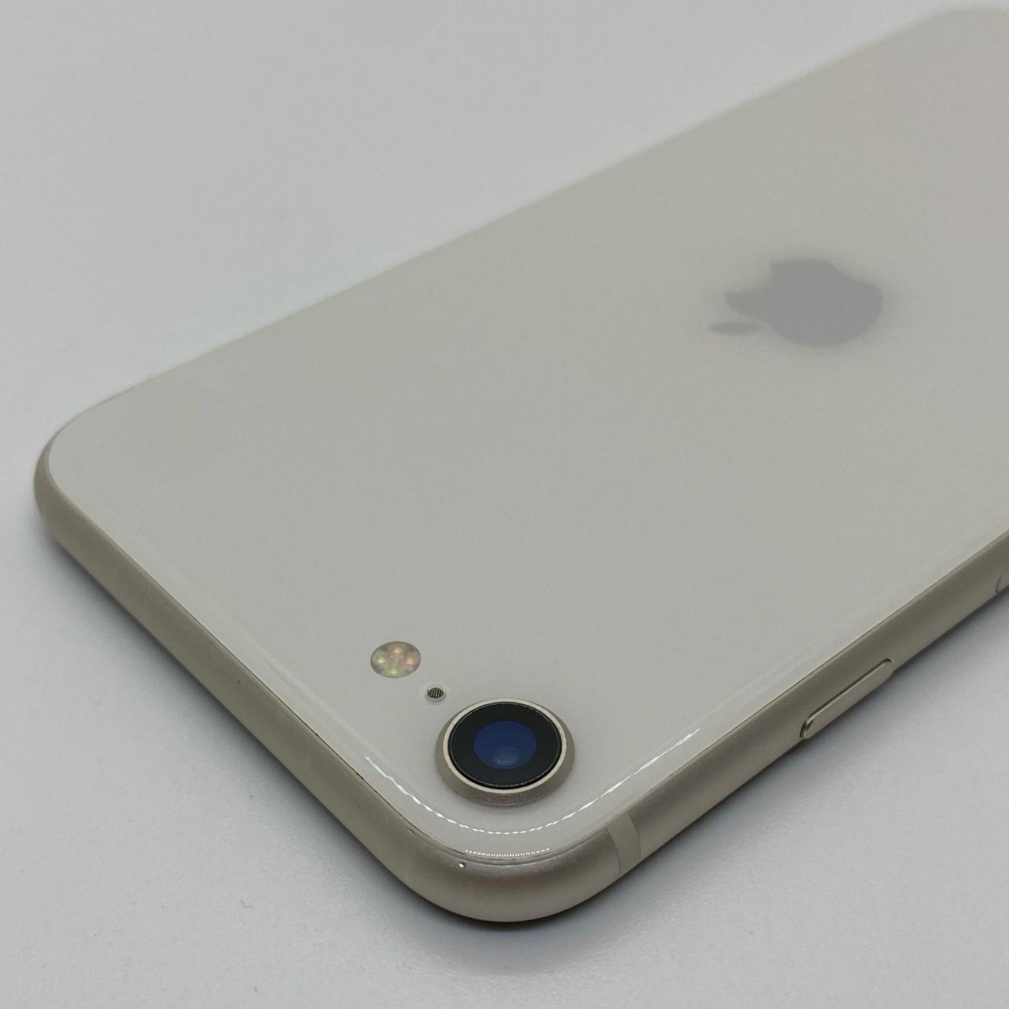 【全額返金保証】【最速発送】Apple iPhone iPhone SE（第3世代） 128GB スターライト au 動作確認済 77%