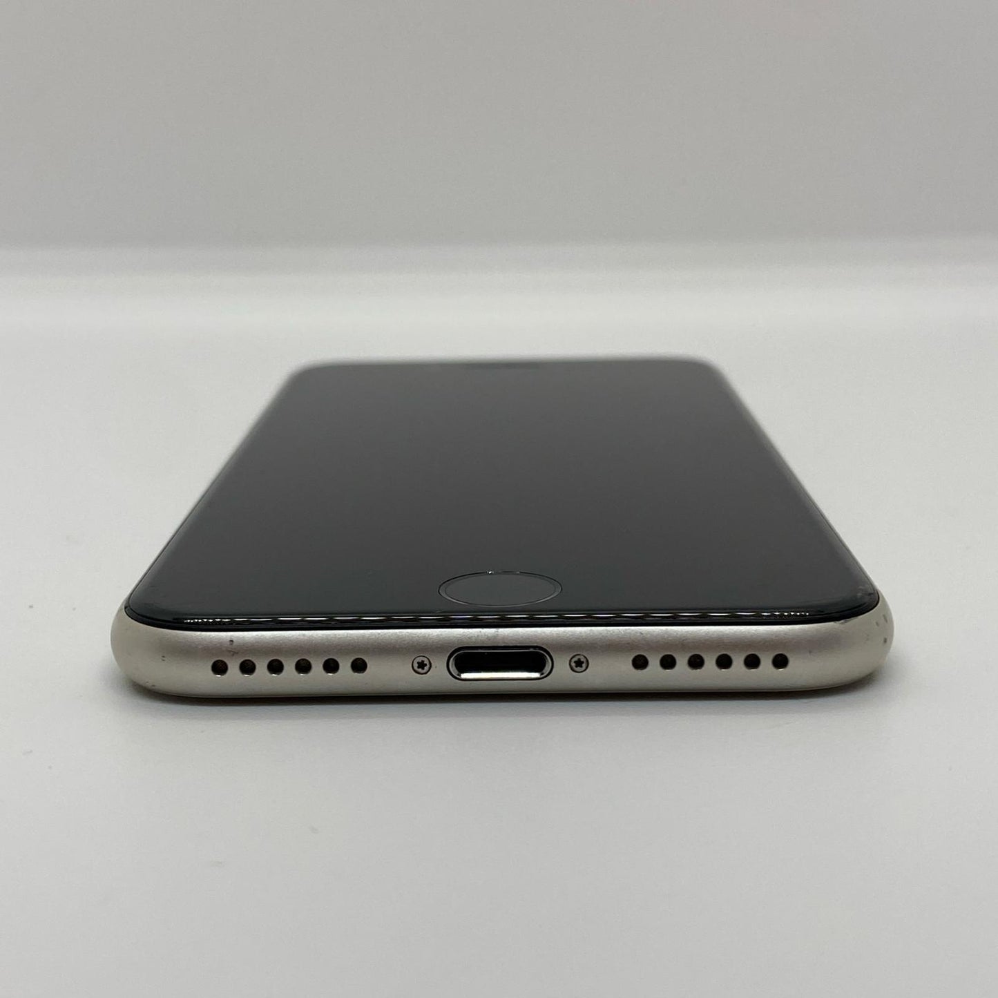 【全額返金保証】【最速発送】Apple iPhone iPhone SE（第3世代） 128GB スターライト au 動作確認済 77%