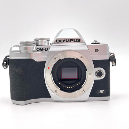 【全額返金保証】【最速発送】OLYMPUS デジタル一眼 OM-D E-M10 Mark IV ボディ シルバー 動作確認済