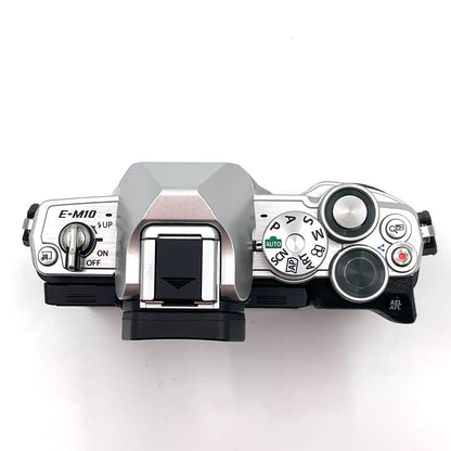 【全額返金保証】【最速発送】OLYMPUS デジタル一眼 OM-D E-M10 Mark IV ボディ シルバー 動作確認済