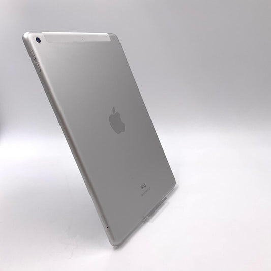 【全額返金保証】【最速発送】Apple iPad iPad 10.2インチ 第8世代 32GB シルバー WiFi+Cellular docomo 白ロム 動作確認済