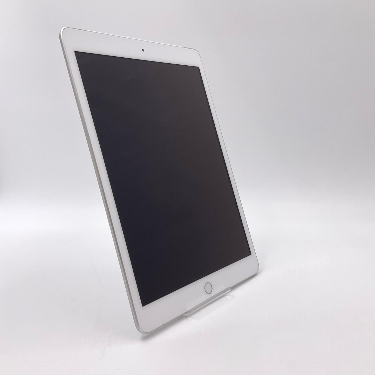 【全額返金保証】【最速発送】Apple iPad iPad 10.2インチ 第8世代 32GB シルバー WiFi+Cellular docomo 白ロム 動作確認済