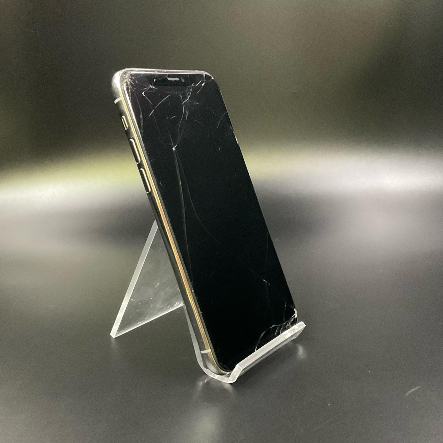 【最速発送】Apple iPhone iPhone Pro 11 256GB シルバー docomo 白ロム【難有】 71%