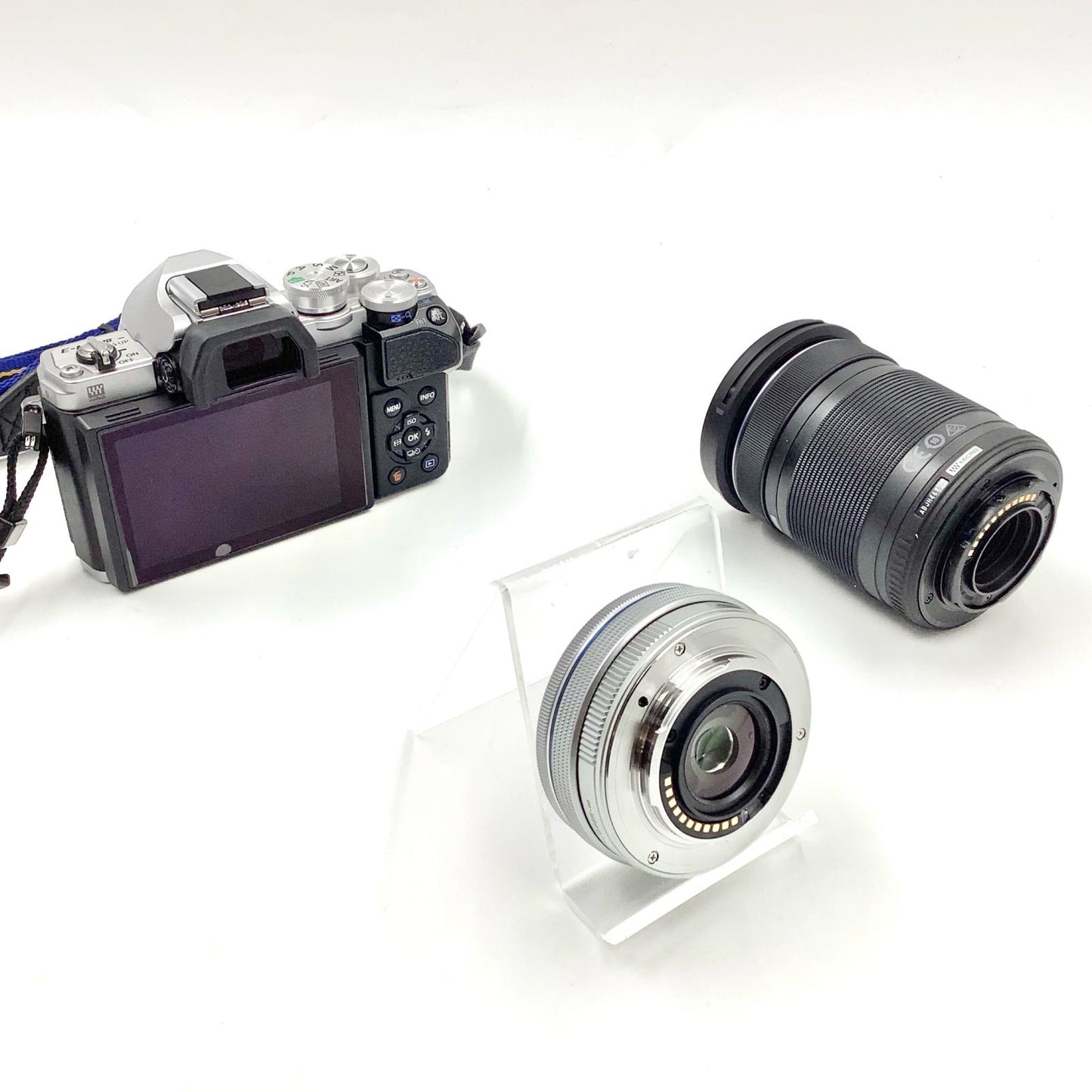 【全額返金保証】【最速発送】OLYMPUS デジタル一眼 OM-D E-M10 Mark III EZダブルズームキット シルバー 美品 動作確認済