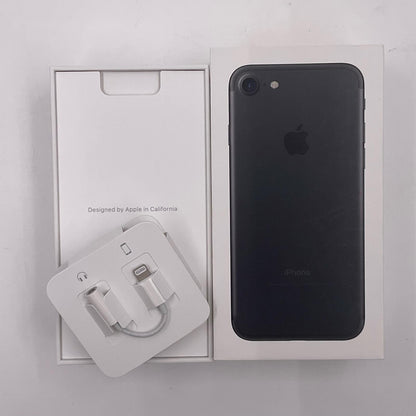 【全額返金保証】【最速発送】Apple iPhone iPhone SE（第2世代） 64GB ブラック docomo 白ロム 動作確認済 80%