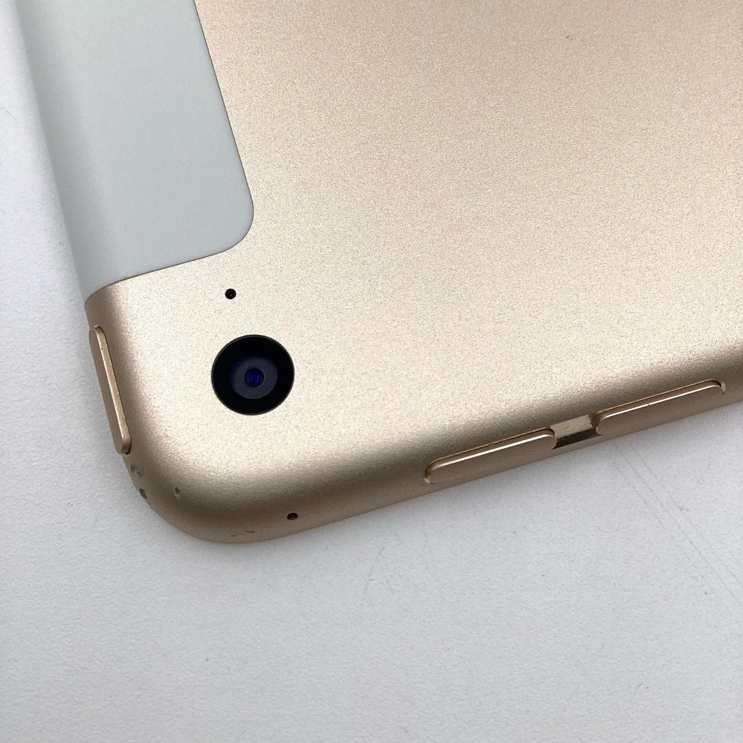 【全額返金保証】【最速発送】Apple iPad mini 7.9インチ 第4世代 16GB ゴールド WiFi+Cellular docomo 白ロム 動作確認済