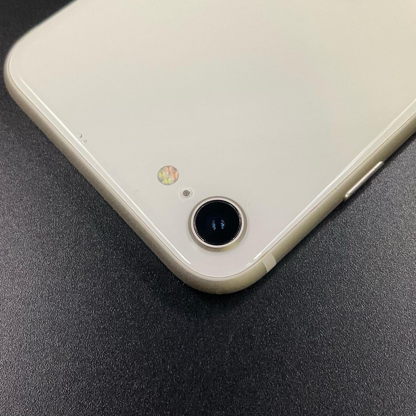 【全額返金保証】【最速発送】Apple iPhone iPhone SE（第3世代） 256GB スターライト SIMフリー 白ロム 動作確認済 86%