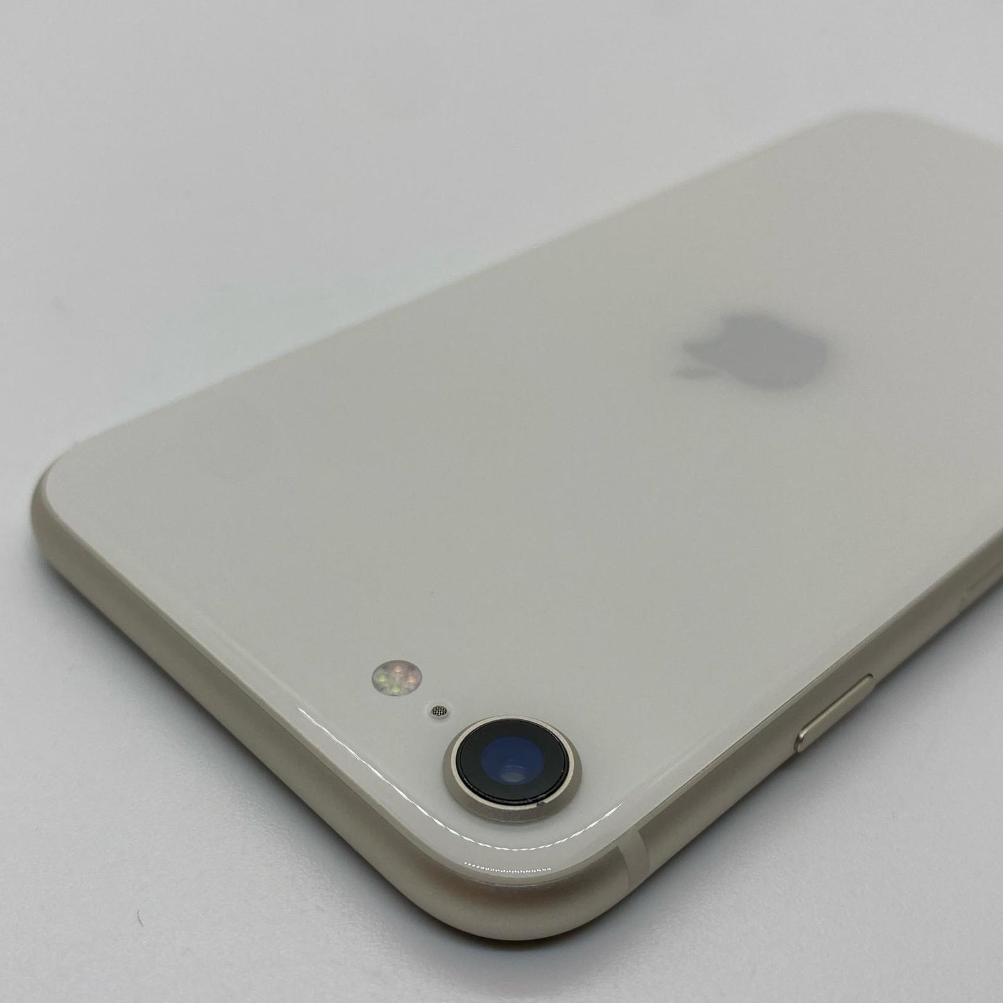 【全額返金保証】【最速発送】Apple iPhone iPhone SE（第3世代） 64GB スターライト docomo 白ロム 動作確認済 86%